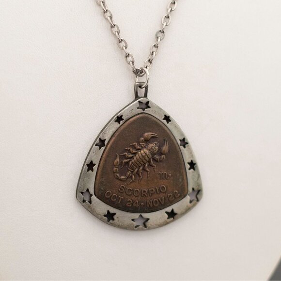 Year of the Scorpio Vintage Necklace 18 inch - G3 - Picture 3 of 4